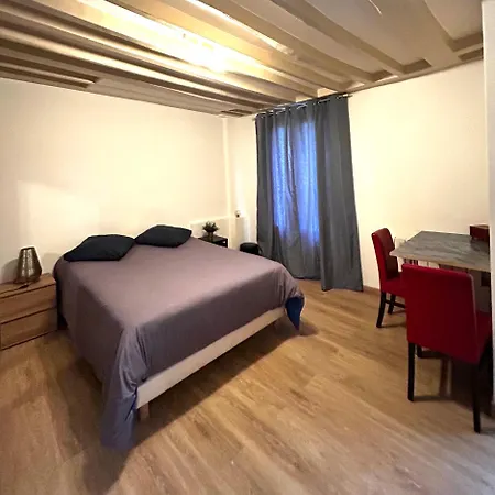 Montparnasse Apartment *